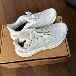 New Balance Women's Fresh Foam Arishi V4 Running Shoe